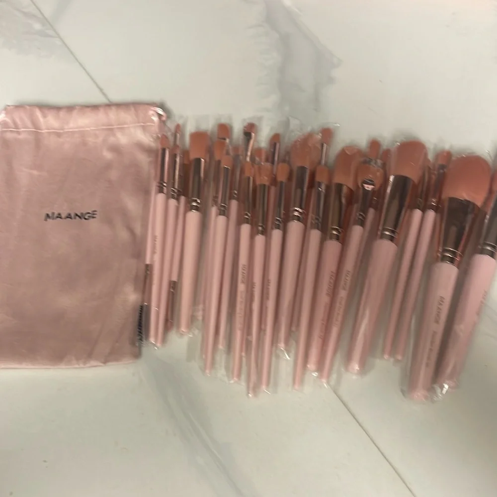 MAANGE Make Up Brushes 30 Pieces Professional Makeup Premium Synthetic